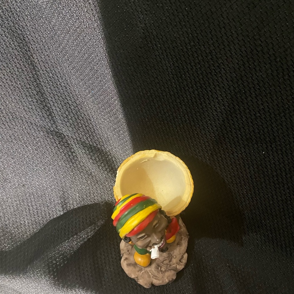 Ashtray/Figurines. Multi use. Ashtray or Figurine for your Home Decor! - Picture 6 of 6